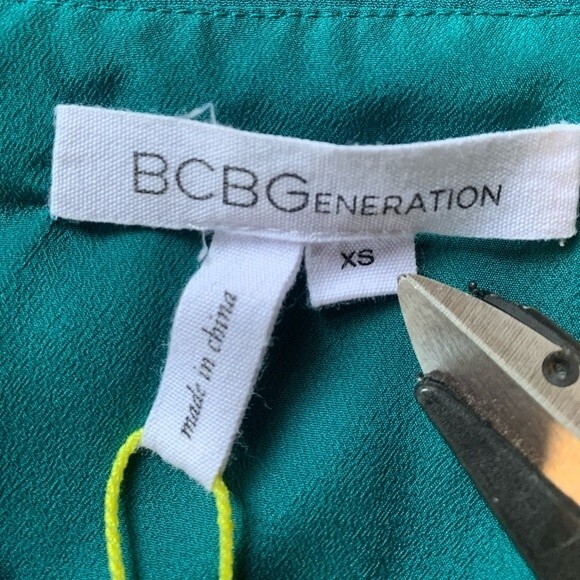 BCBGENERATION | Viridian Long Sleeve Ruffle Green Midi Dress XS - Picture 7 of 10